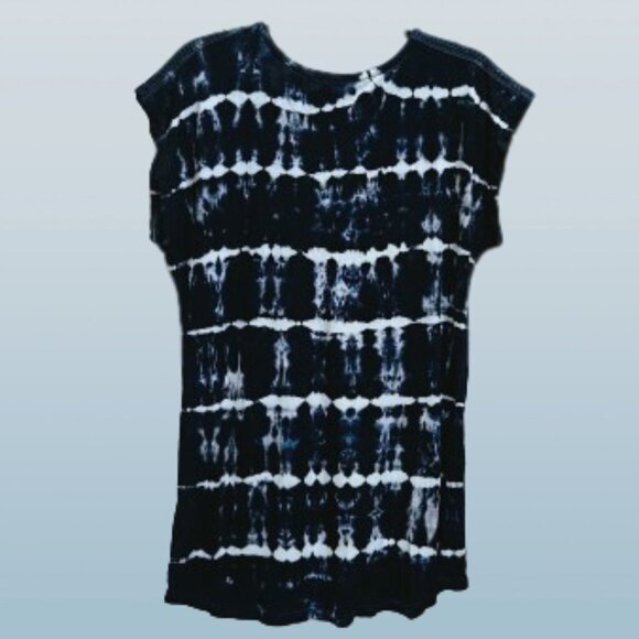 Greater Good Blue and White Tie Dye with Crochet Embellishments Top - 1X - Picture 2 of 7